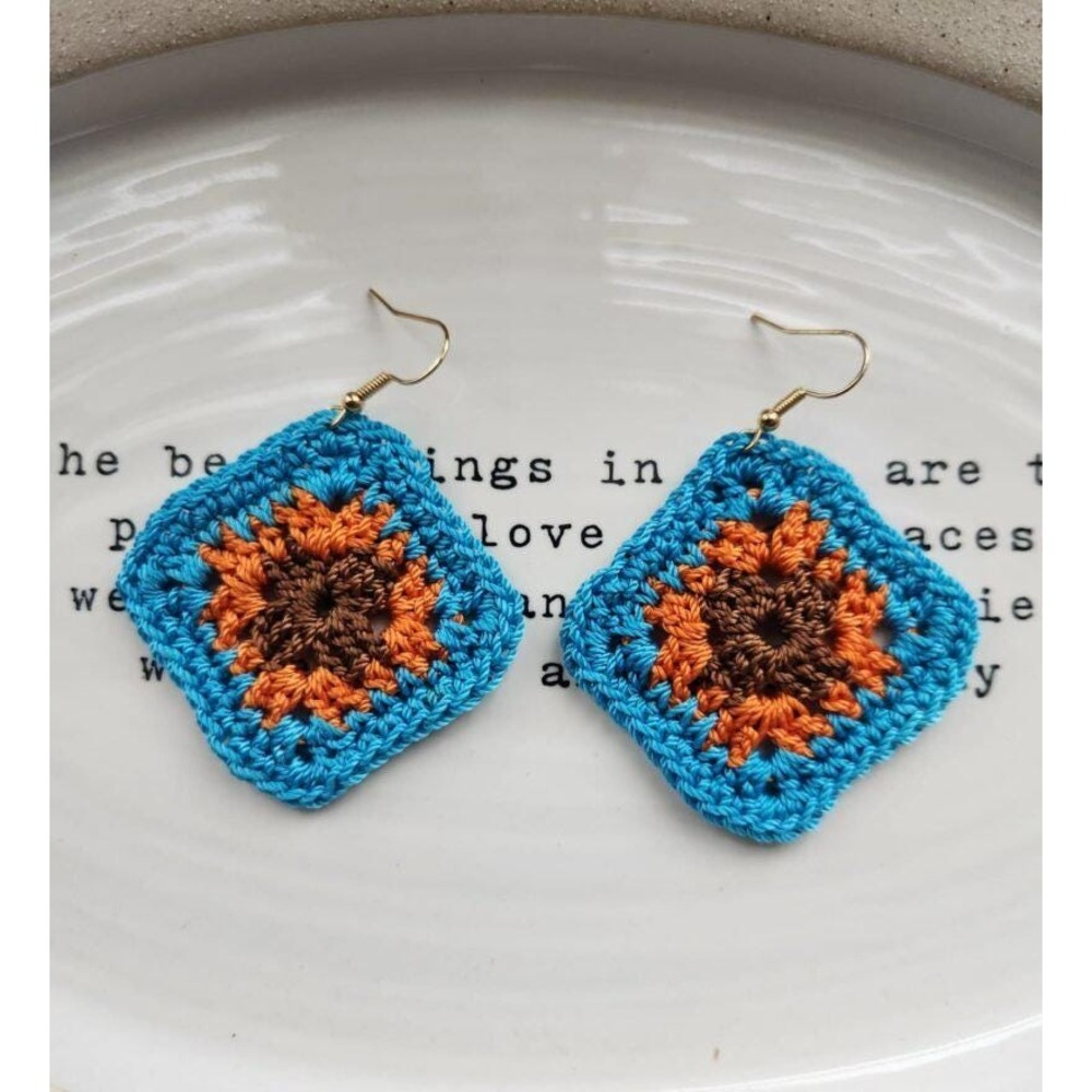 Granny square blue earrings‎ by MerakiMimos made with nylon thread